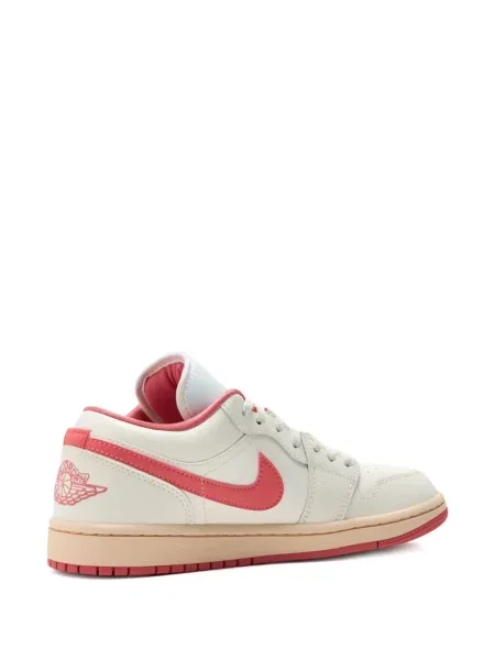 Iš natūralios odos retro stiliaus sportbačiai Nike Metcon su platforma balta
