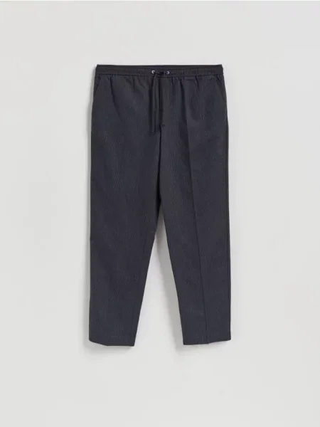 Reserved Spodnie jogger z dodatkiem lnu granatowy