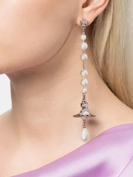 Auskarai Vivienne Westwood su perlais balta