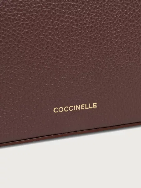 Кожаная сумка через плечо Coccinelle