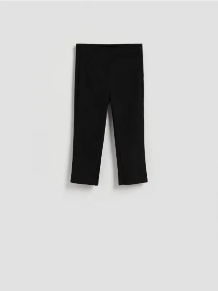 Reserved Pantaloni Capri negru