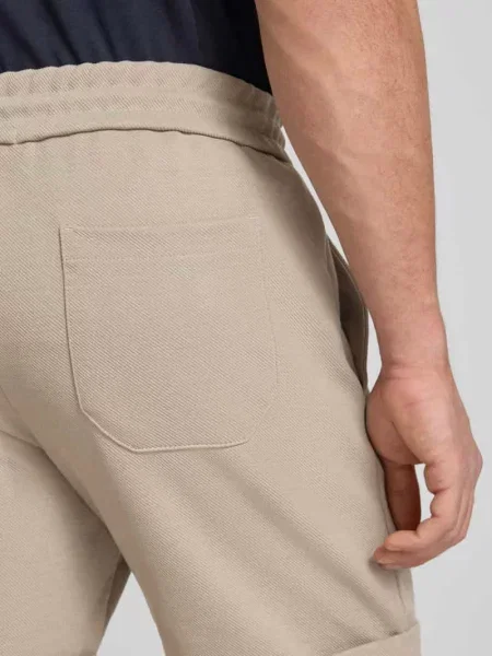 Szorty dresowe o kroju regular fit z dodatkiem model NEWKODYL' Only & Sons beżowe
