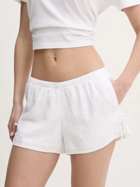 Ленен къс панталон Hollister Co. с изчистен дизайн със стандартна талия бяло