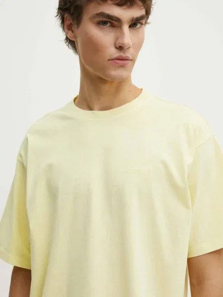 Тениска Levi's лилаво с десен жълто