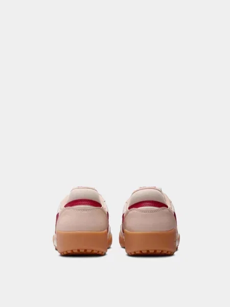 Кроссовки Nike розовые
