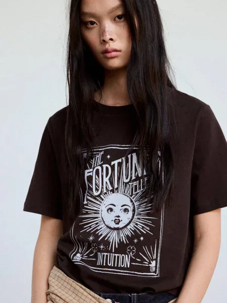 Wzorzysty t-shirt czekoladowy Kobieta XXS MANGO