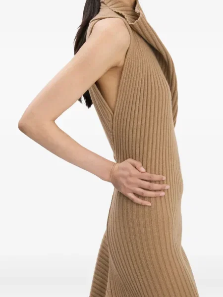 Rochie midi Victoria Beckham drapată până la genunchi de costum