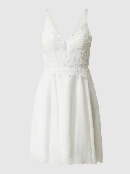 Suknia ślubna z dekoltem w kształcie serca Luxuar biała