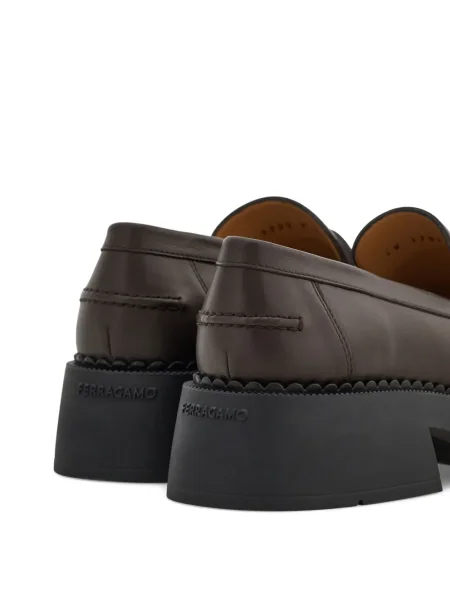 Pantofi loafer Ferragamo din piele maro