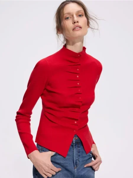 Reserved Cardigan cu roșu