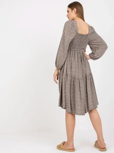 Rochie midi Fashionhunters cu imagine până la genunchi de costum bej