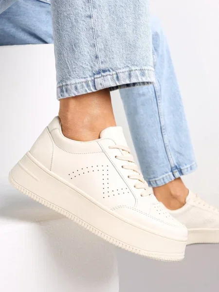 Sneakerși cu Perforatie pe Platforma Treresa bej