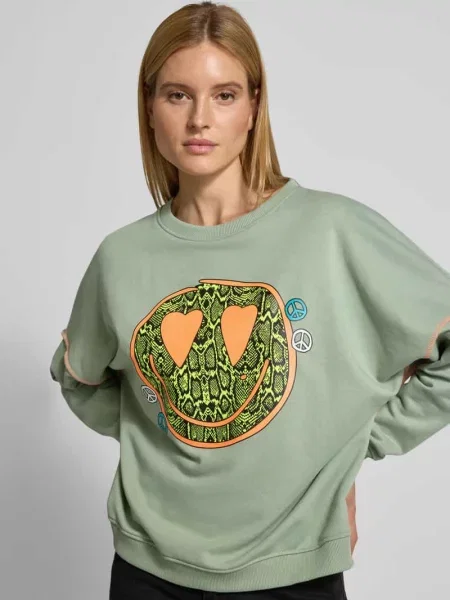 Oversized bluza z nadrukiem z motywem Model „Heartface” Miss Goodlife