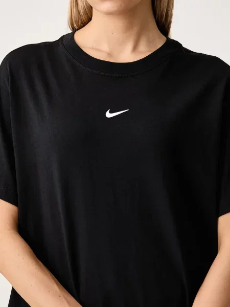 Nike Sportswear уголемена тениска дамска от Classic черно