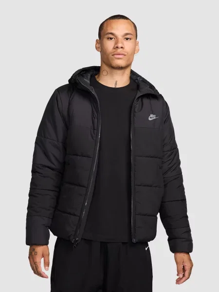 Демисезонная куртка Nike черная