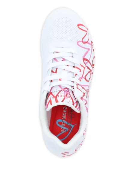 Sneakerși Skechers cu imagine cu motiv cu inimi alb