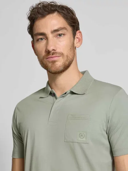 Koszulka polo o kroju regular fit z kieszenią na piersi Lerros