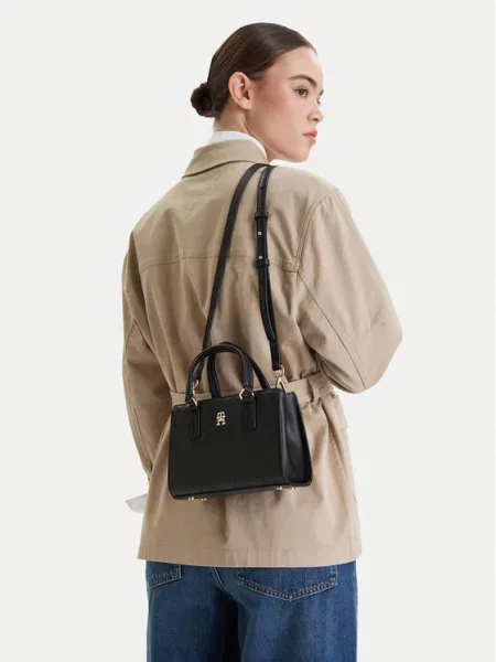 TOMMY HILFIGER Ručna torbica crna