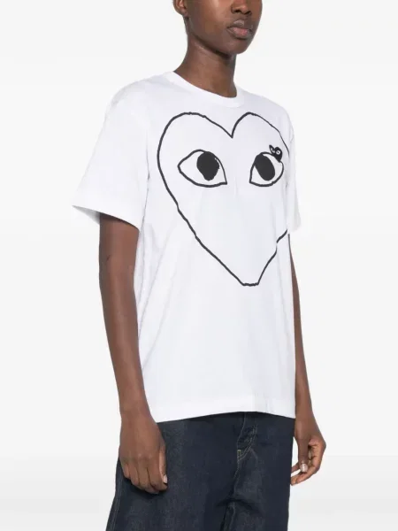Тениска Comme Des Garçons Play с принт със сърца бяло