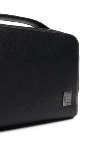 Calvin Klein Crossover torbica Emblem Hw Camera Bag crna