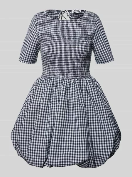 Sukienka koktajlowa o długości do kolan z marszczonymi detalami model ‘Priscilla’ Amy Lynn