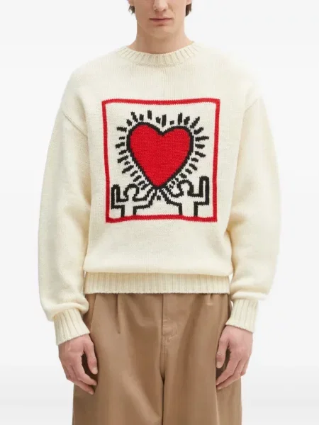 Pulover Wacko Maria cu decolteu rotund cu motiv cu inimi