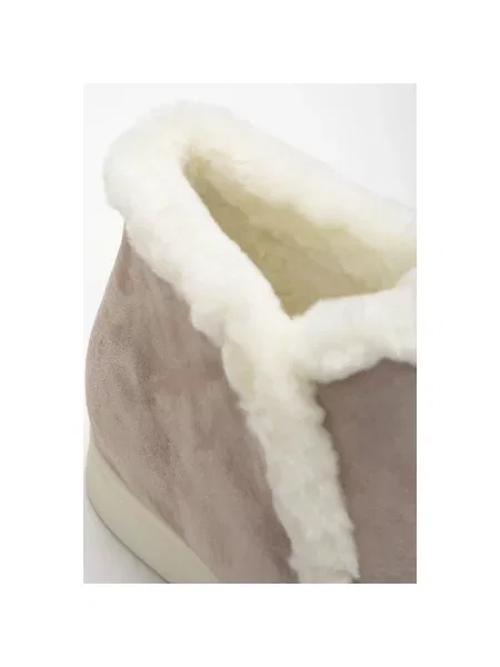 Велюровые лоферы Estro