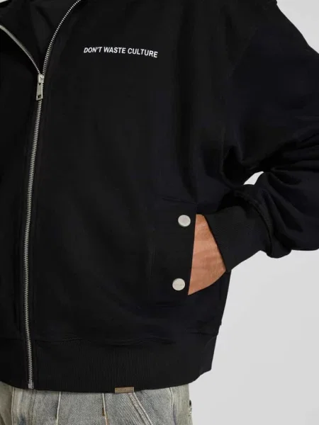 Bluza rozpinana z kapturem i nadrukiem z logo model ‘Baelen’ Don't Waste Culture czarna
