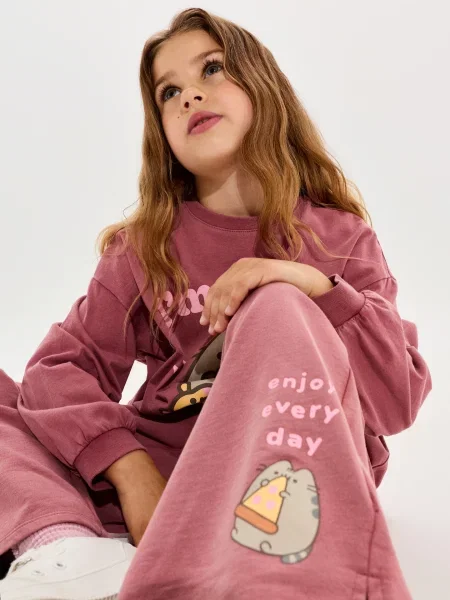 Sinsay Tepláky se širokými nohavicemi Pusheen the Cat mahaghonová
