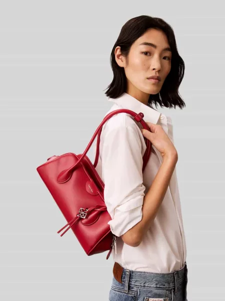 Torba z rączką z wytłaczanym logo model EMBLEM TRIO SHOULDER BAG' Ck Calvin Klein czerwona