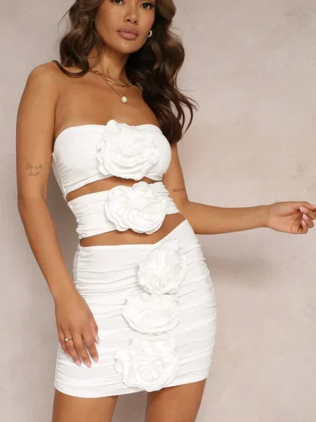 Rochie Mini Cu Volane Cu Flori Decorative Fără Bretele Sherid albă
