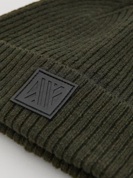 Шапка Reserved зеленая