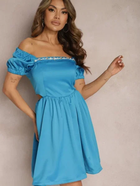 Rozkloszowana Sukienka Mini z Wycięciami po Bokach i Cyrkoniami na Dekolcie Erelasia niebieska