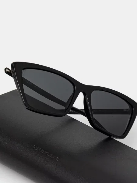 Солнцезащитные очки Saint Laurent черные