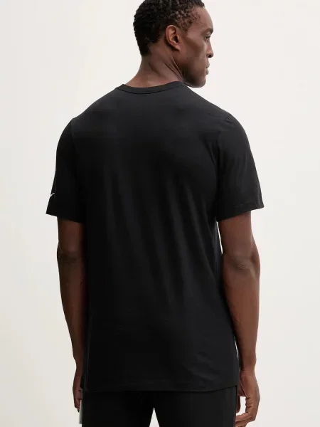 Tričko Nike SS Helmet Essential Tee s potiskem černá