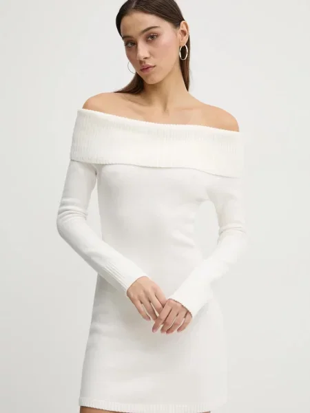 Рокля Hollister Co. къса с кройка по тялото бежово