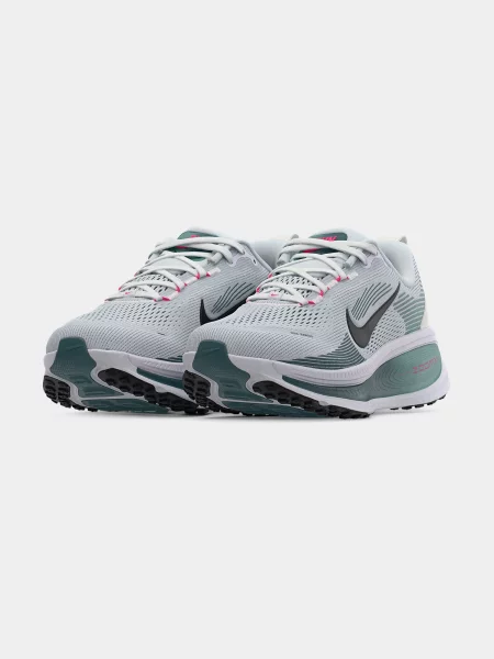 Superge Nike Vomero bela