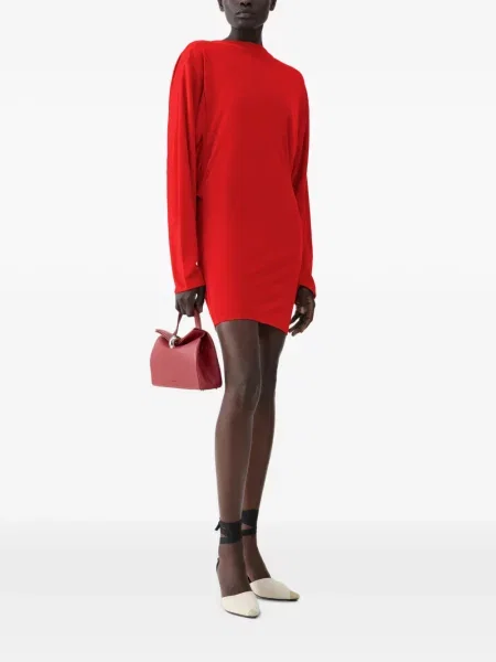 Rochie Jacquemus drapată de costum roșu