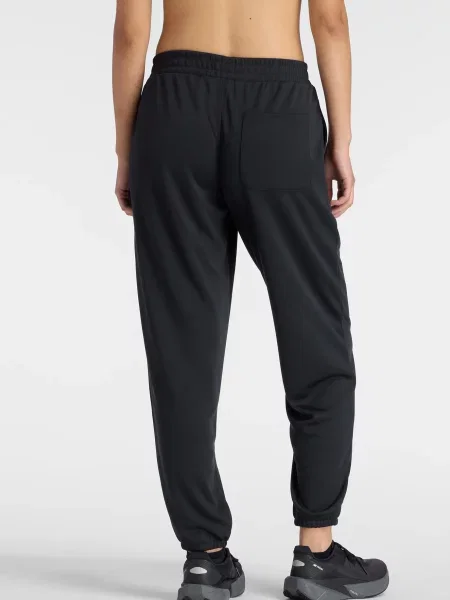 Трикотажные спортивные штаны New Balance черные