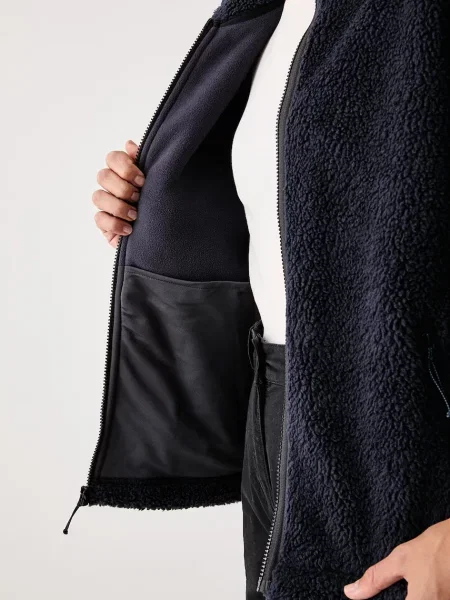 Флисовый свитер Jack Wolfskin с камнями