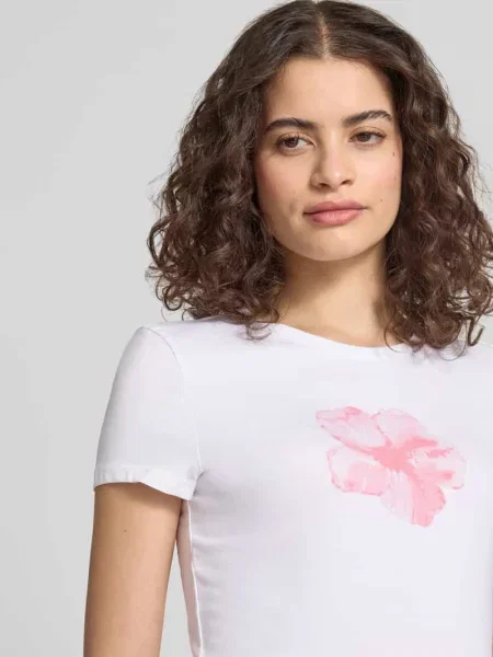 Wąsko skrojony T-shirt z mieszanki bawełny z kwiatowym printem Review biała