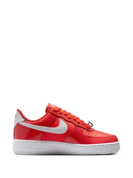 Tricou Nike cu broderie cu decolteu în V retro roz