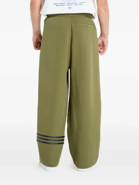 Dlouhé běžecké boty Adidas Terrex s krátkými rukávy s výstřihem do v černé