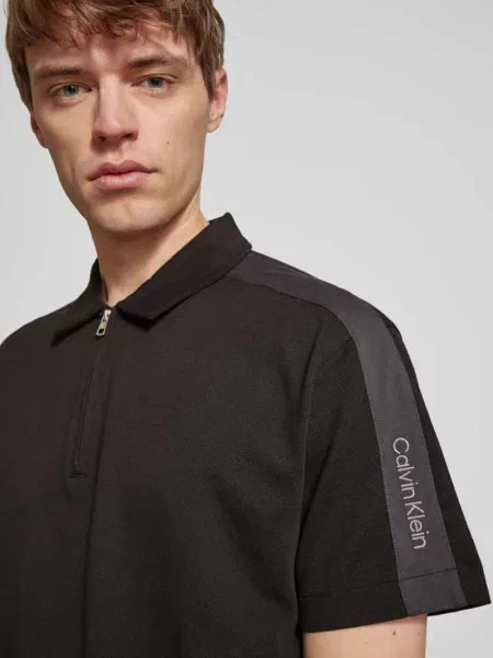 Koszulka polo z detalem z logo Calvin Klein Jeans czarna