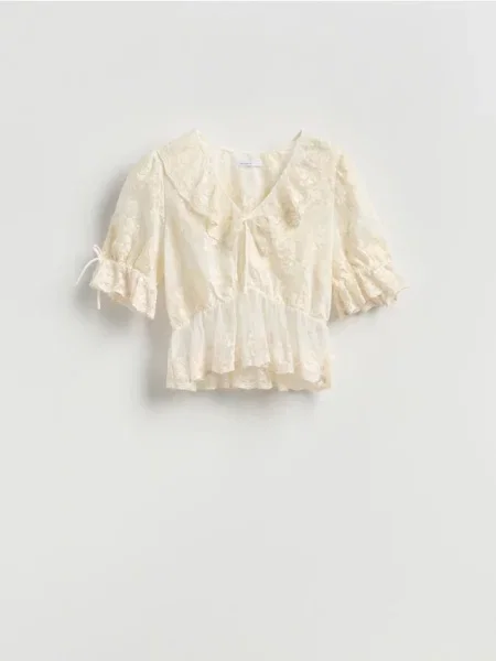 Reserved Bluză brodată cu basc crem