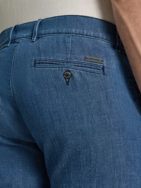 Bermudy o kroju regular fit w tkaninie stylizowanej na denim z lamowaną kieszenią Pierre Cardin niebieskie