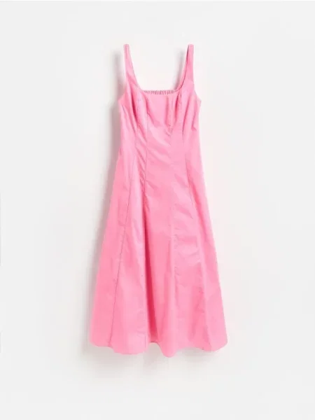 Reserved Rochie midi din roz