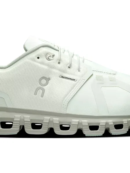Sneakerși On alb