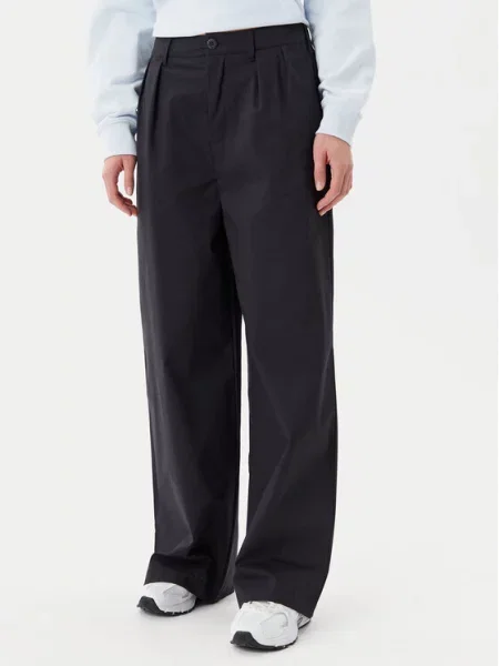 Hlače iz tkanine New Balance črna