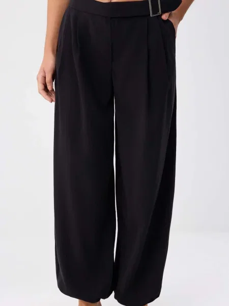 Trendyol Pantaloni cutați negru
